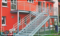 Feuertreppe und Geländer